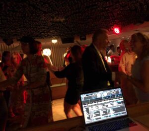 DJ buchen für Hochzeit & Events | Rock-DJ & Party-Musik