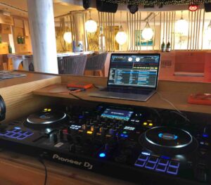 DJ buchen für Hochzeit & Events | Rock-DJ & Party-Musik